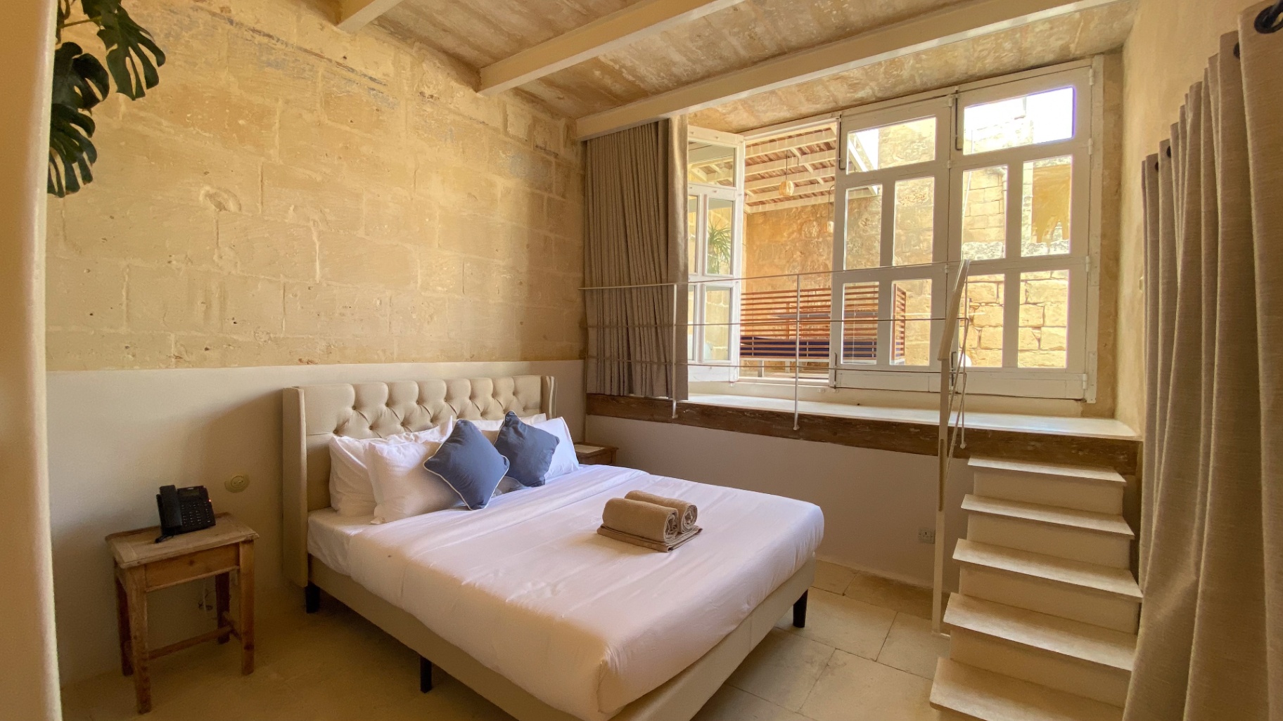 Unit 4 — Bright suite with private terrace